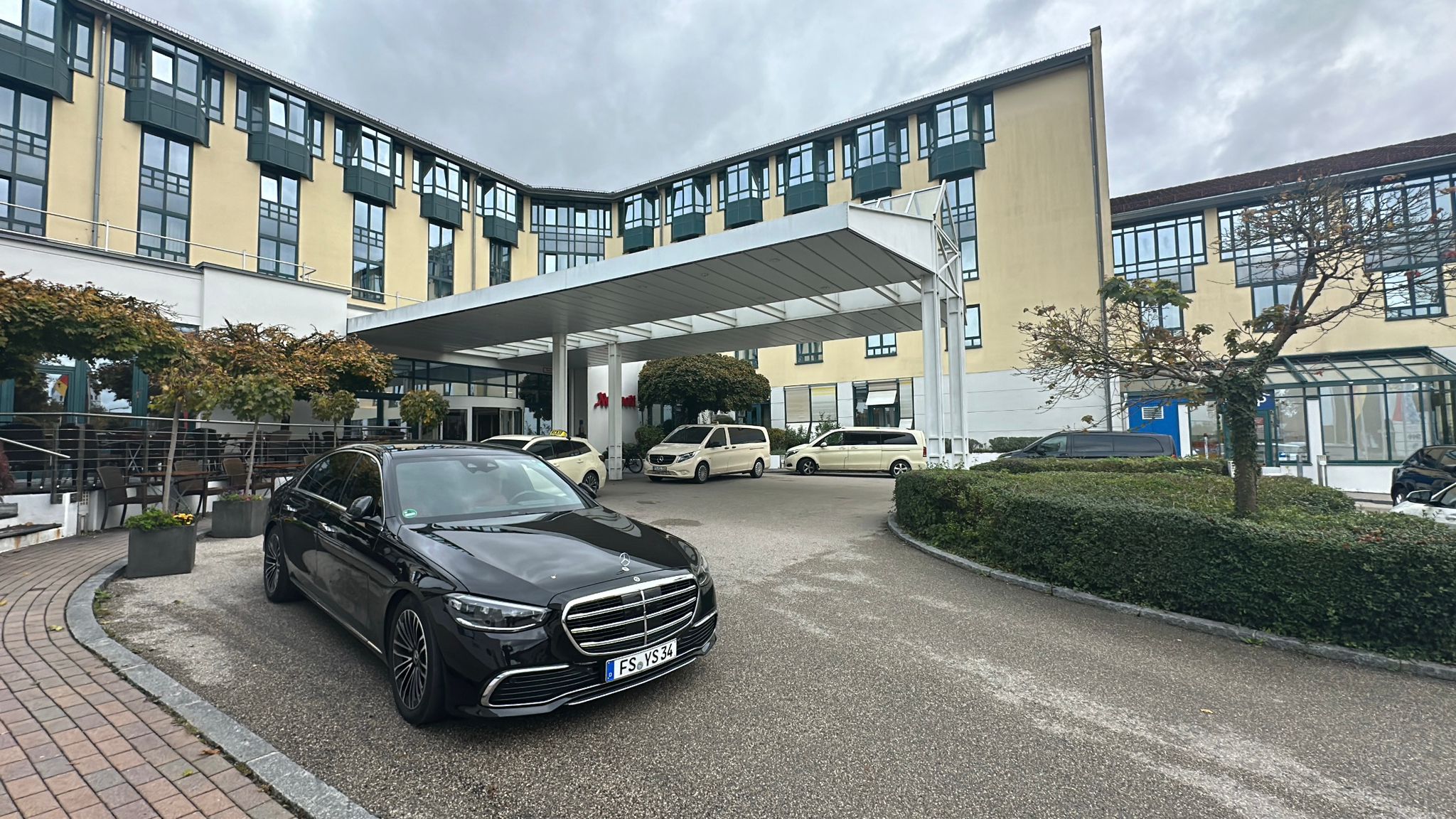 Taxi ELI Mercedes S-Klasse — Anfahrt zur Klinik